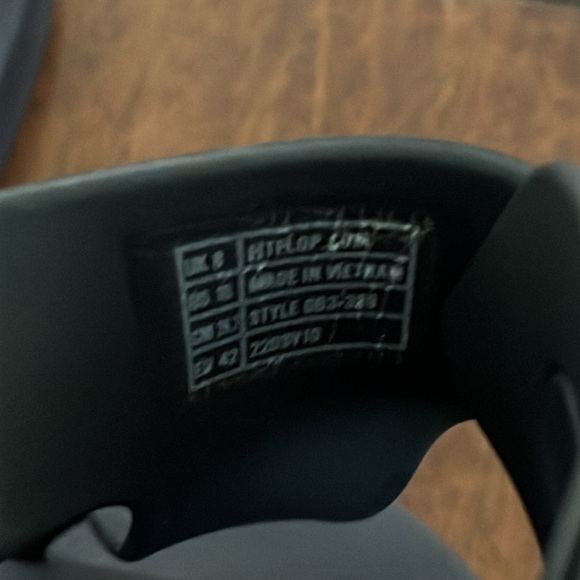 🌴 FitFlop Iqushion Adjustable Buckle Flip Flops - Picture 11 of 14